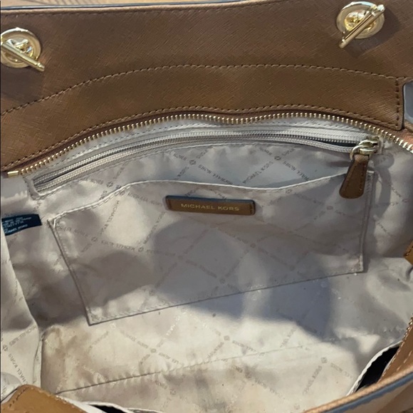 Micheal Kors purse - Picture 5 of 6